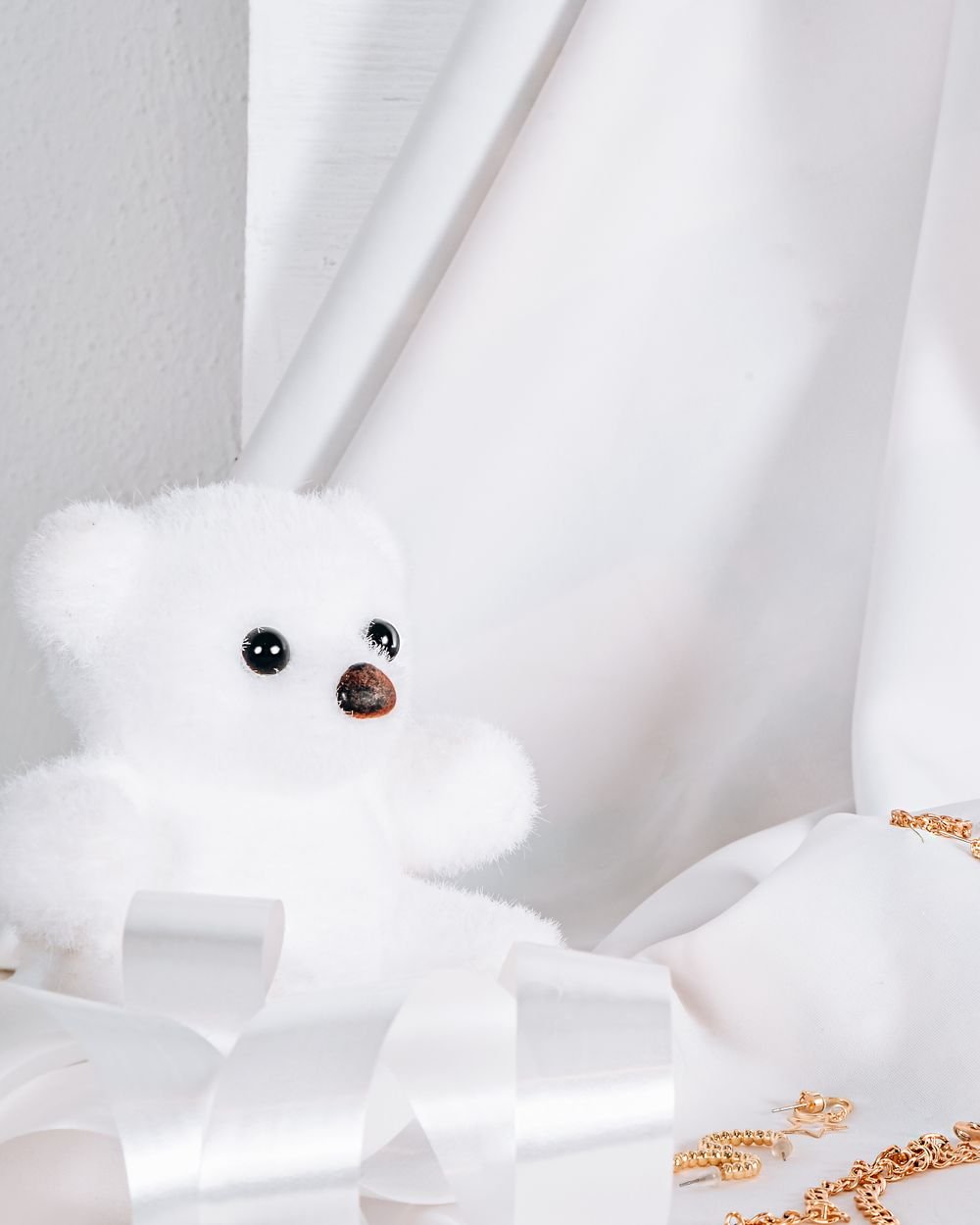 Snow White Teddy — Tohfaat gift delivery in Lahore and Burewala
